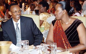 Umunyabigwi wacu w'ibigwi bidasanzwe ❤️ 🇷🇼,Inkotanyi cyane  akaba Umugobokarugamba Nyakubahwa Perezida wa Repubulika y'u Rwanda Paul Kagame n'umugore we H.E Jeannette Kagame 
💕✨FirstFamily✨💕
                      😍💑😍
#Kwibohora29
#Umunyabigwi❤️🇷🇼