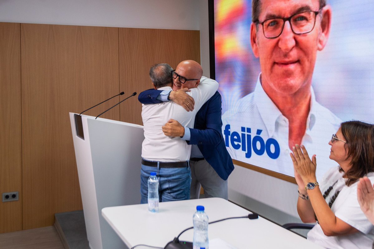 ManuelBaltar's tweet photo. O @PPdeOU preparado para la novos retos: @Luis_MenorPerez Presidente da @DeputacionOU ; @NunezFeijoo , Presidente de @desdelamoncloa e @AlfonsoRuedaGal actual e futuro Presidente da @Xunta . #AmorporOurenseSempre #XuntadirectivaPPOU https://t.co/WYVHtCeIX0
