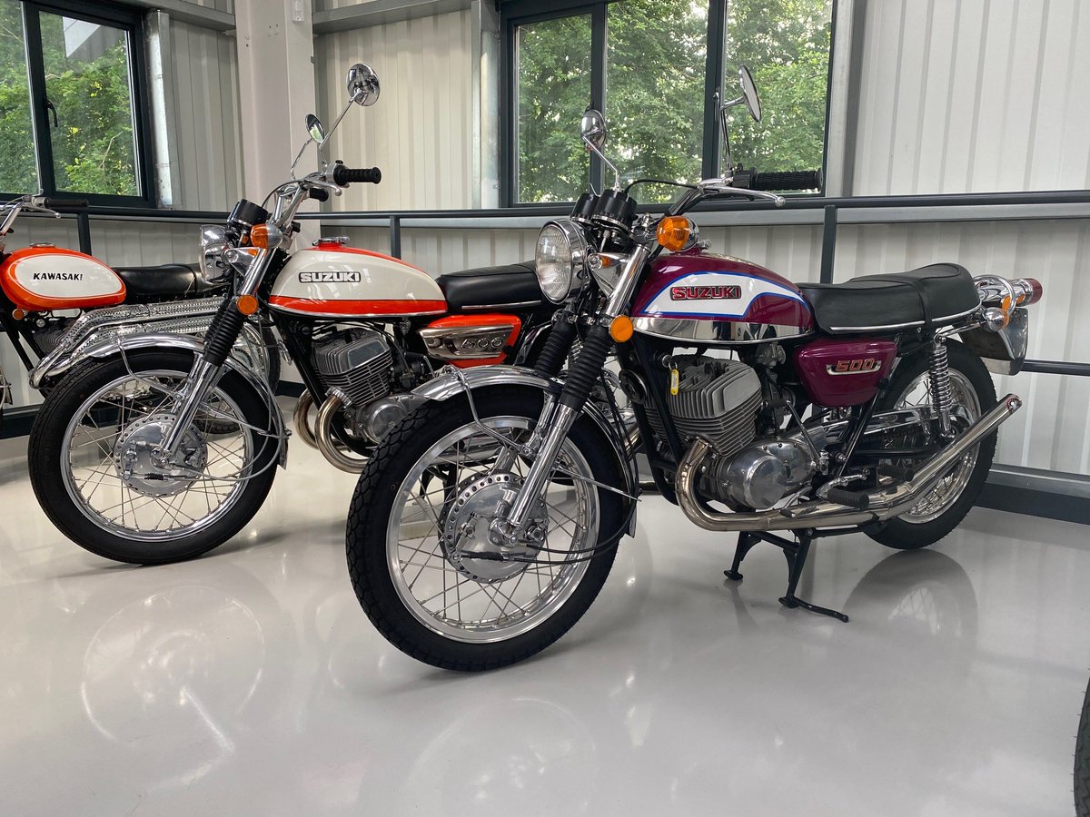 Motorcyclesolo's tweet photo. @classicrider We have a couple here #Twostrokethursday https://t.co/W45JlGDZ2R