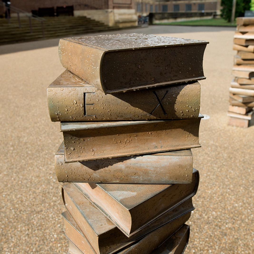 theUL's tweet image. We're extending a big #CambridgeUniversityLibraries welcome to hundreds of prospective students this week! 

If you're visiting for a @Cambridge_Uni Open Day, drop in for a tour of the UL between 10am-12noon and 2-4pm on Thursday and Friday (no need to book).