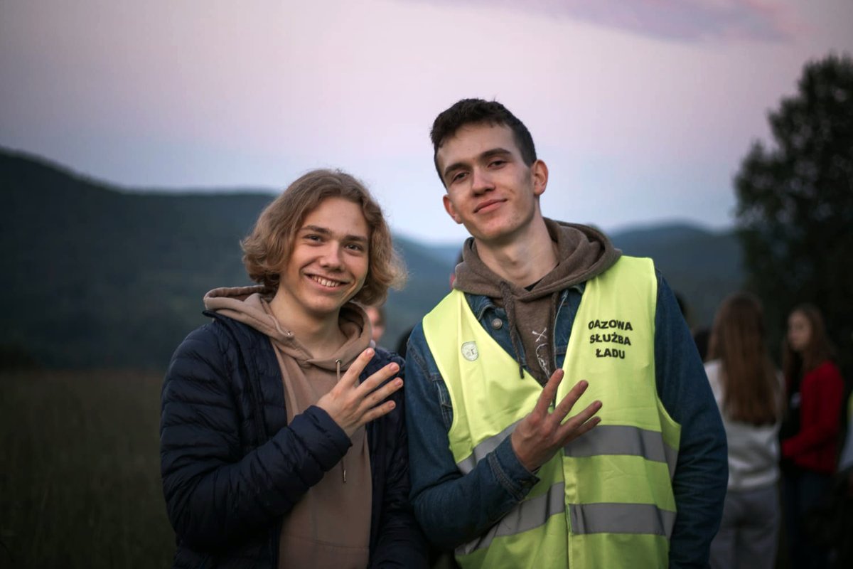 bernardyni's tweet photo. 1 lipca w Wetlinie rozpoczęły się rekolekcje wakacyjne Oazy Nowego Życia stopnia I. Prowadzi je o. Tobiasz Strzelecki z pomocą br. Eliasza z Ugandy, i 6 animatorów. W rekolekcjach bierze udział 30 młodych ludzi po ukończonej I klasie szkoły średniej. 
#FMO #oaza #Wetlina https://t.co/KpB00PXF96