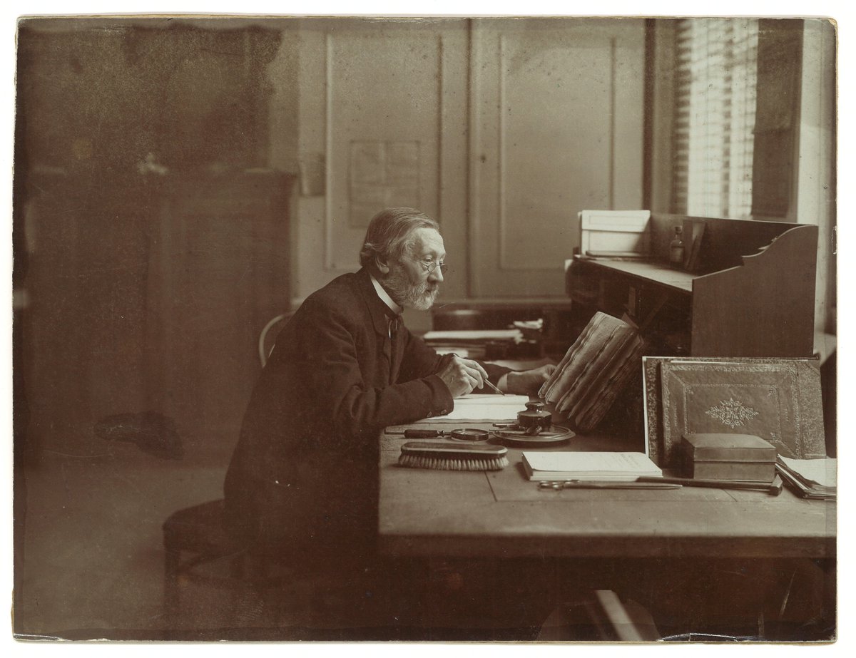 Gemeentearchivaris aan het werk, 1919.
(Bron: <a href="/ArchiefAlkmaar/">Archief Alkmaar e.o.</a>)