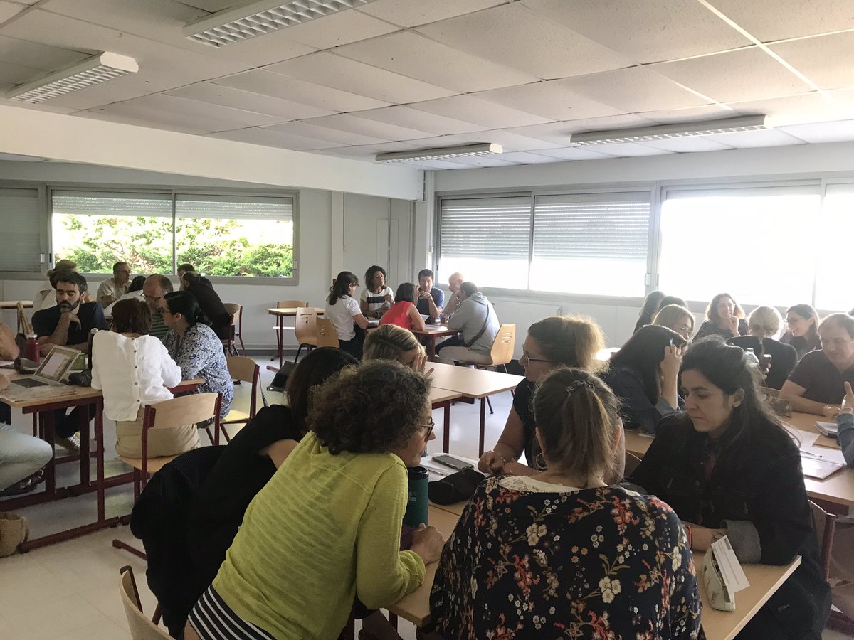 annelavigne5's tweet photo. Formation #eTwinning au collège d’#Arsac avec l’ensemble des personnels du collège par @Ley5Pau ambassadrice pour l’@AcBordeaux et @annelavigne5. Création d’un projet en équipe. Cc @eTwinningFrance https://t.co/5QP8pbewpb