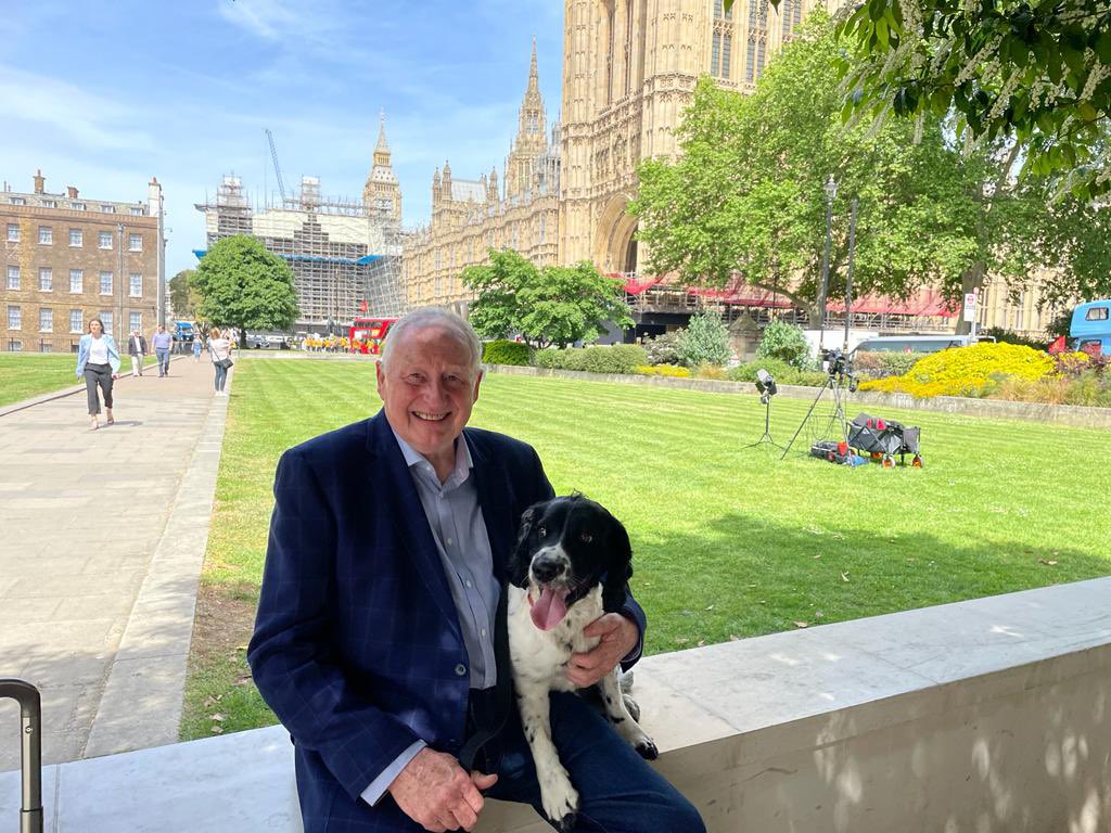 FearStephen's tweet photo. @SAMPAuk_ @rickygervais @davidwalliams @sarajcox @clarebalding @VetsGetScanning @MissingPetsGB @EamonnHolmes @StephenGBNews @DogLostUK @pettheftaware @PetTheftUK @EmmaKennedy @millypod1 @WaterhousePat Everyone should support this petition. Our dogs, cats & other pets arenโt chattels they are #Family
Anyone stealing them should face a serious prison sentence or HUGE fine because it is emotionally similar to kidnapping. Please sign & retweet.
#PetTheftReform
#Dogs https://t.co/cgSPdXI1Xc