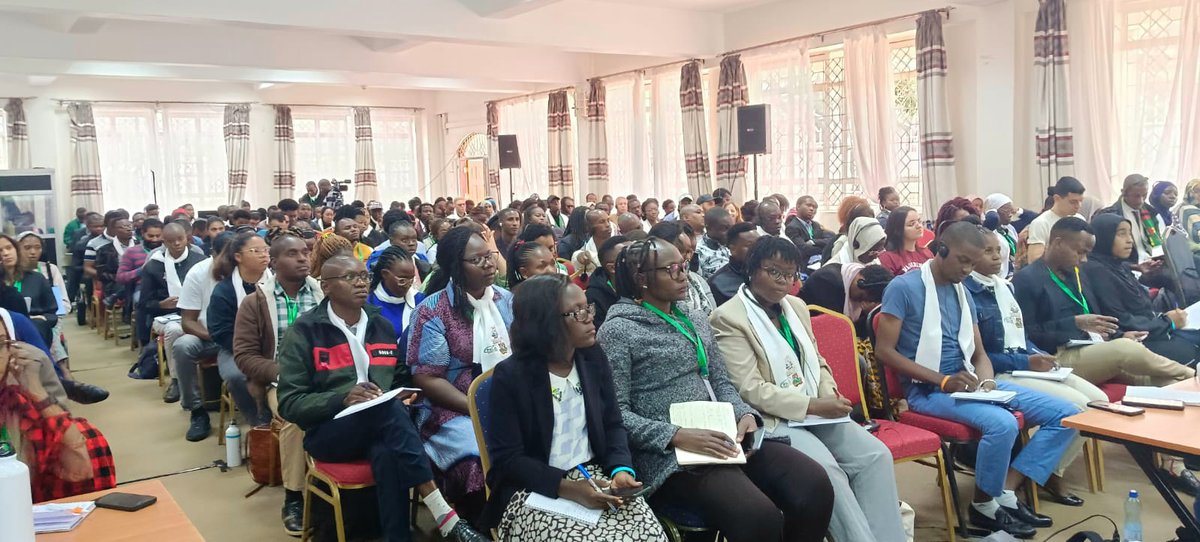 Summer_School1's tweet photo. Day 4 of the Nairobi summer school on climate justice cohort III training brings forth powerful sessions on 'International efforts to address the climate crisis.'  The speaker's words resonate deeply with the young Africans participants, igniting their passion to drive change! https://t.co/gCoft1XNev