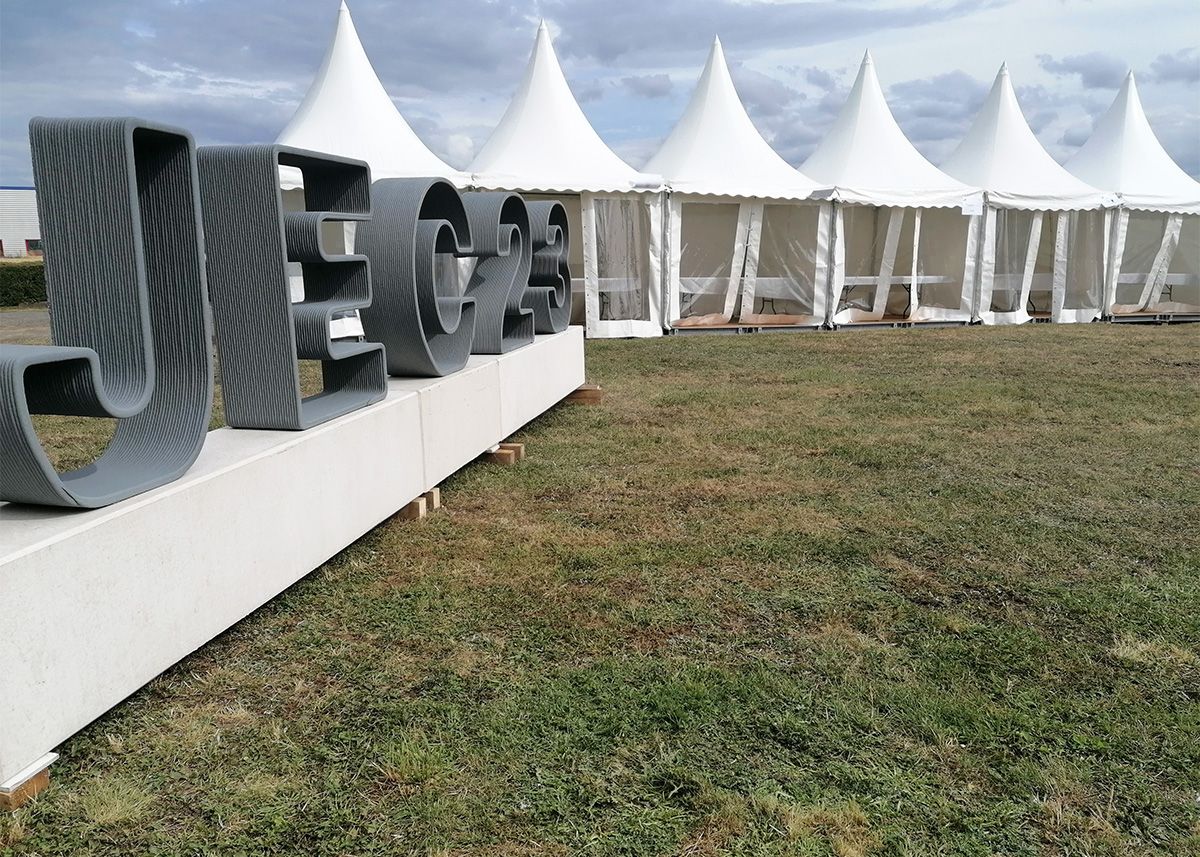 AGYRE_28's tweet photo. Journée Expertise et Construction 2023, c'est parti ! 
L'équipe Agyre au complet à l'occasion de la JEC organisée par @Le_CERIB  à #Epernon (28) ! Rendez-vous sur le stand n°1 pour parler économie circulaire et construction !

#AgyreEnsemble #EconomieCirculaire #JEC2023 https://t.co/H7aWfLMmYD
