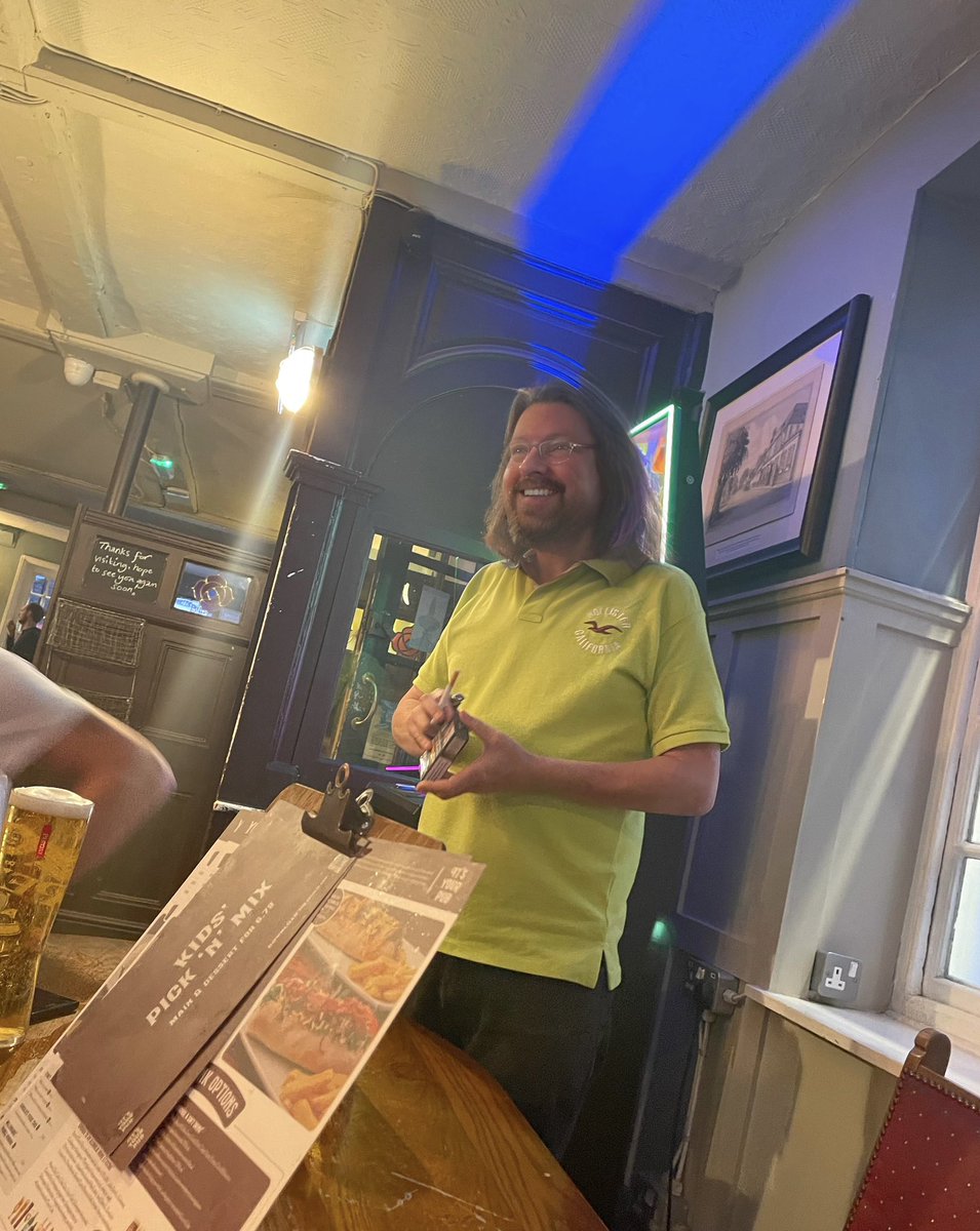ChrissyGee84's tweet photo. @GibbBarry the landlord of our local, Neil done an amazing impromptu @BeeGees tribute for everyone on Sunday night absolutely brought the house down, top effort!👏🏼👏🏼👏🏼👏🏼👏🏼 #encoreencore https://t.co/O8Gb6QoocV