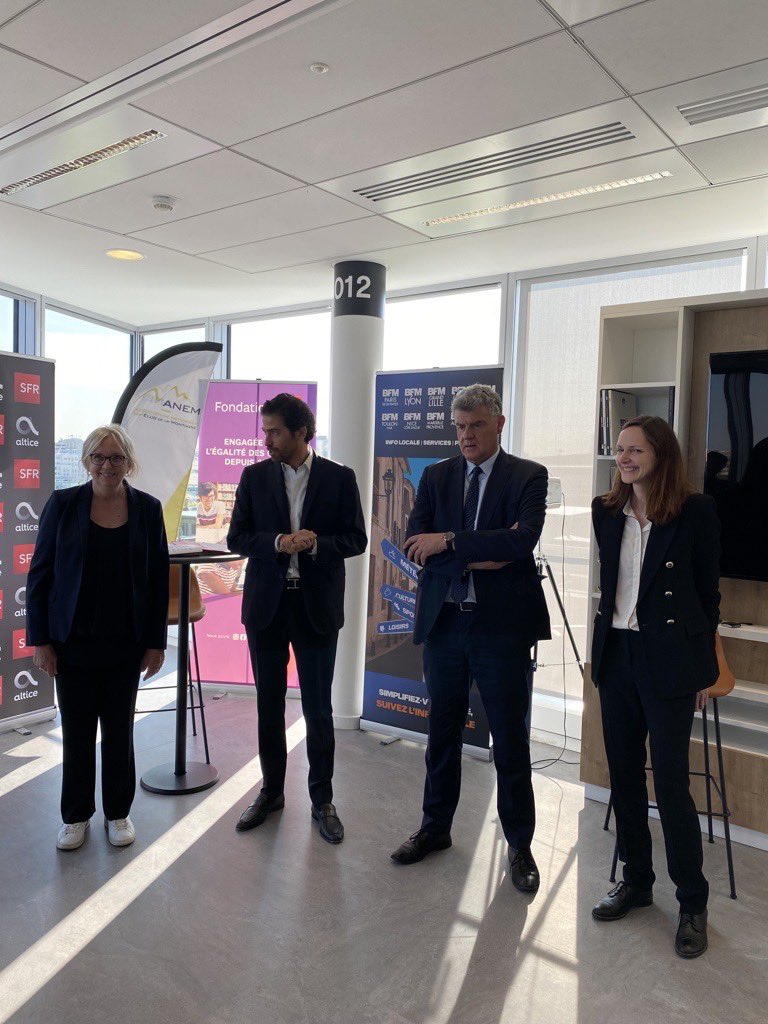 AnemMontagne's tweet photo. Renouvellement du partenariat avec @AlticeFrance et @SFR par Laurent Halimi secrétaire général d’Altice et @PascaleBoyerEM, présidente de l’ANEM. Au cœur des sujets de travail, déploiement et qualité des réseaux fixes et mobiles dans les territoires de montagne #4G #trèshautdébit https://t.co/wtFtWFVx3W