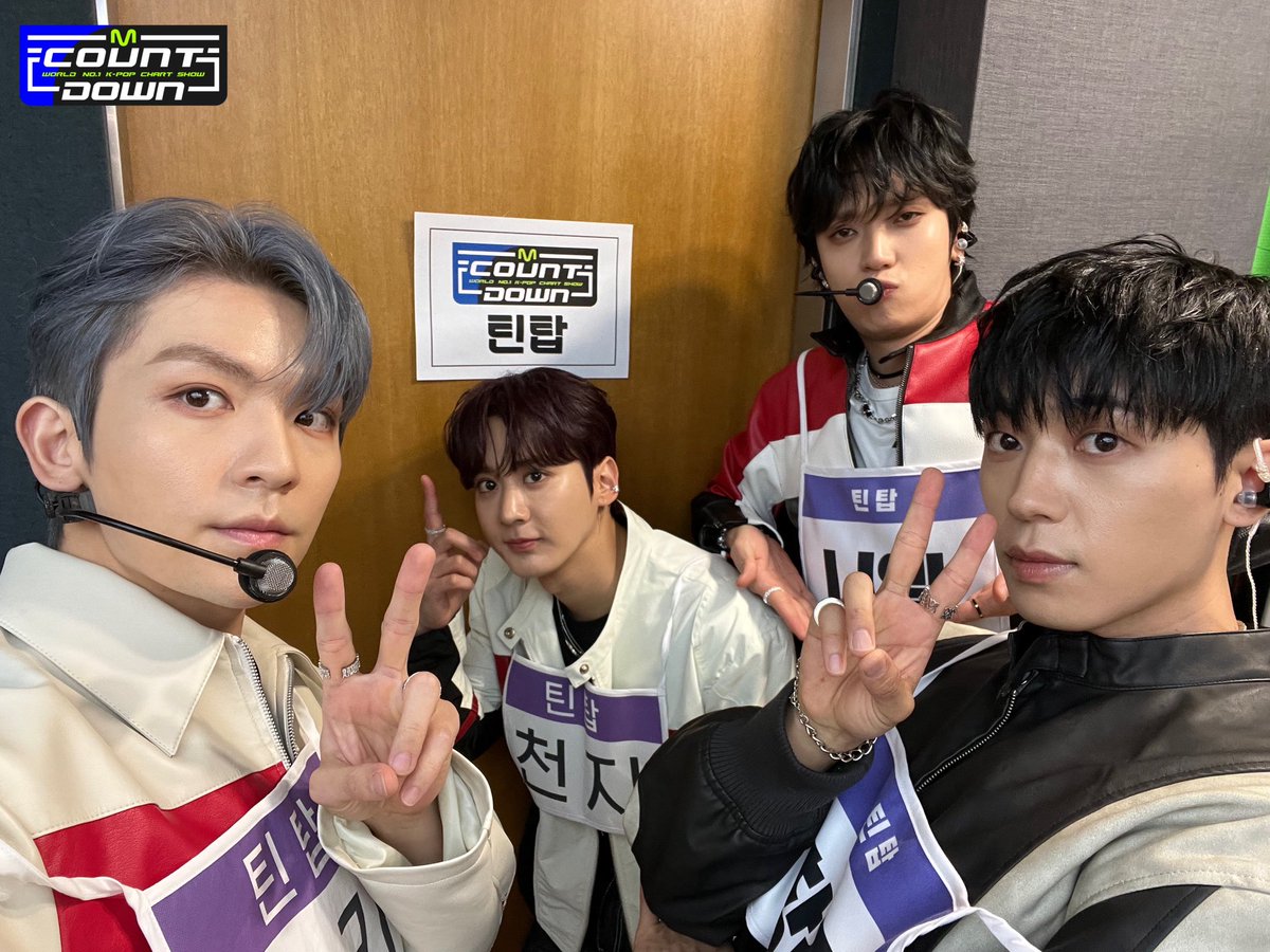 MnetMcountdown's tweet photo. 틴탑 때문에 긴 생머리 사수하던 시절...👩
발재간 놀리던 시절을 지나...👟
틴탑 따라 스트레스 휙! 날려줘야 하는 시절을 맞이했습니다❤️‍🔥❤️‍🔥

(근데 있죠... 분명 같이 자란 것 같은데...
왜 틴탑은 아직도 아기 같은건데...😫😫)

#틴탑 #TEENTOP #휙 https://t.co/9YDu0gLbbs