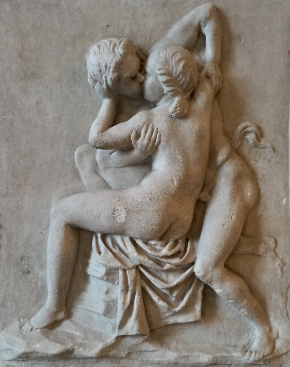 For the #InternationalKissingDay here is a detail of a satyr and a maenad from the so-called Ara Grimani, Roman base of a statue dating back to the 1st century BC, Giovanni Grimani's colelcrion, on display in room 6. #museoarcheologicovenezia #archaeologia #art #kiss