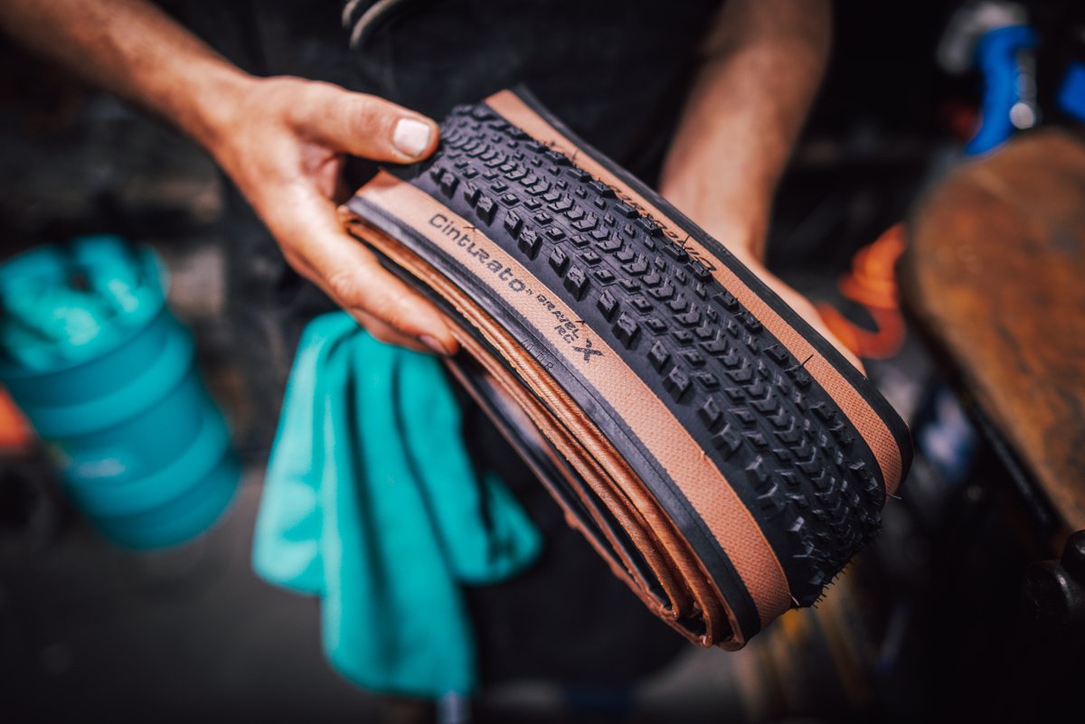 XCoSports's tweet photo. ⚠️ Ден за нови гуми 🚵‍♂️

По-компактен, по-агресивен и предоставяйки още по-голямо съпротивление при докосване със земята грип. 

Очаквайте Pirelli Cinturato Gravel RC X скоро в магазини Basecamp!

---
📸@geemilner
---

#pirelli
#pirellicycling
#CinturatoGravel https://t.co/l1FM0kC7id