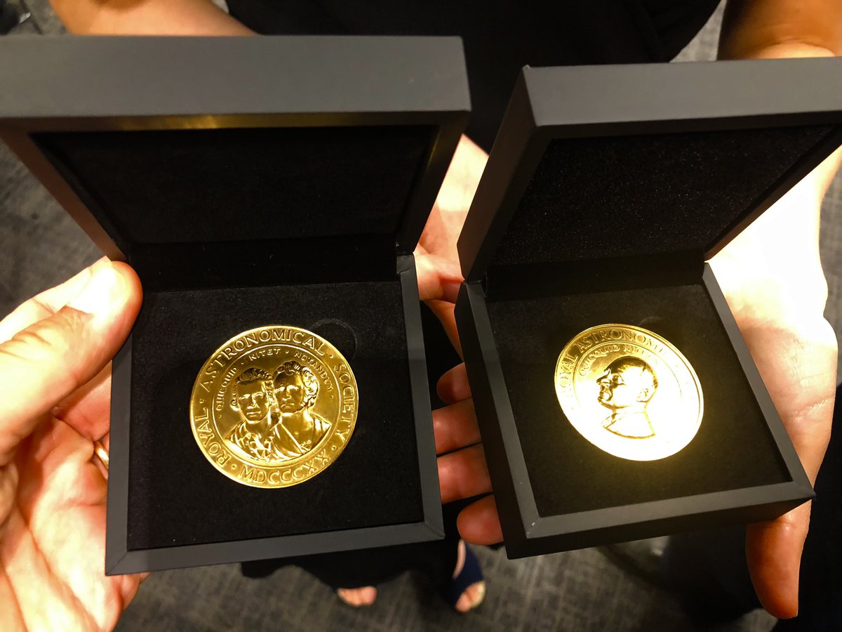 hfalcke's tweet photo. Fantastic night @RoyalAstroSoc #AwardsDinner. Two medals for @Radboud_Uni at #NAM2023.
My colleague @mmosc_m received the Eddington medal for theoretical and I the Herschel medal for observational work with the @ehtelescope. Also awarded: John Peacock and Rob Fender/Meerkat team. https://t.co/8Egr2sArOp