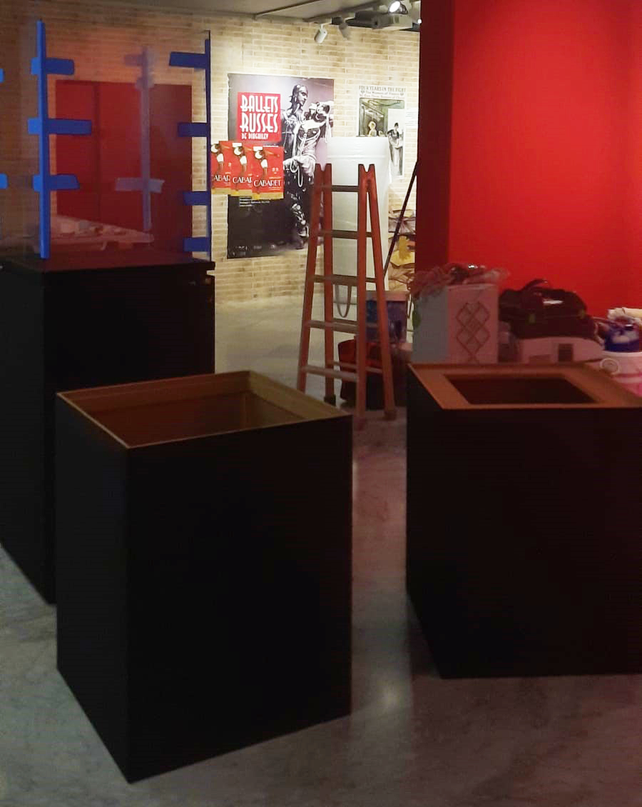 museocasalis's tweet photo. "Se despidieron y en el #adiós ya estaba la bienvenida." (Benedetti) Así nos despedimos👋de nuestras #flappers 👯‍♀️ hoy en el #museo mientras desmontamos la #exposición #LasHijasDelJazz

Pronto os descubriremos la próxima muestra mientras coloreamos un verano mágico🌈🌞en #casa🏠⚜️ https://t.co/qb4971aCK3