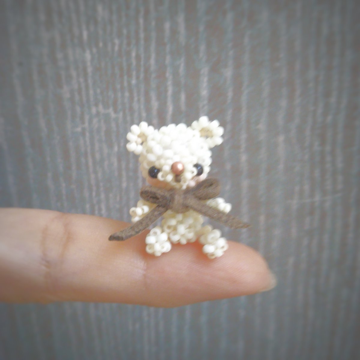 Beads_Shion's tweet photo. ビーズのテディベア。指に乗せてみた。
#ビーズモチーフ #立体ビーズ #3dbeading #3dbead #テディベア #teddybear #beadwork #handmade https://t.co/zw96Z8JqLp