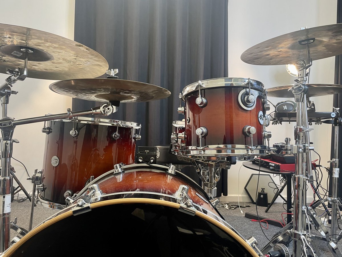 dexstarsmusic's tweet image. Welcome to my office! 6 hours of playing on it yesterday during livestreams. let’s see what happens today! #drums #drumdex #drumsetup