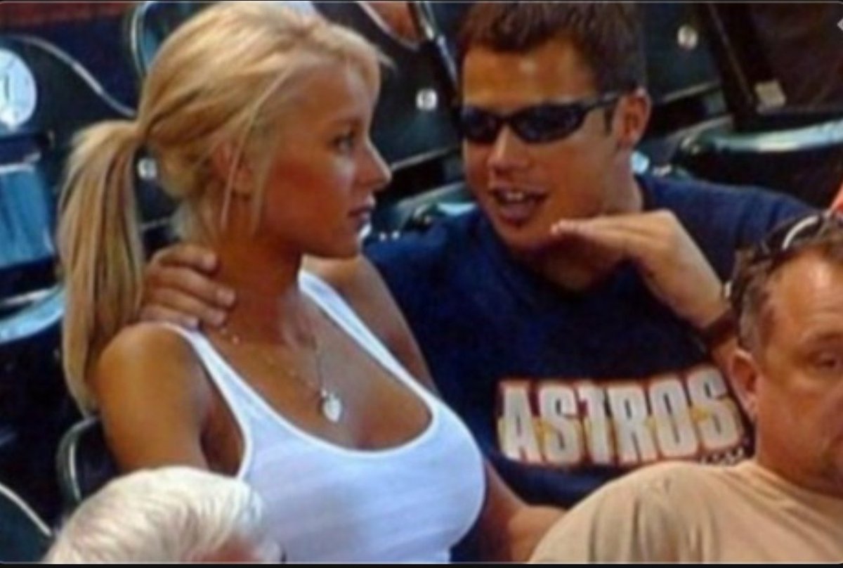 It's called Linux Mint. It's like Ubuntu but doesn't have Snap.