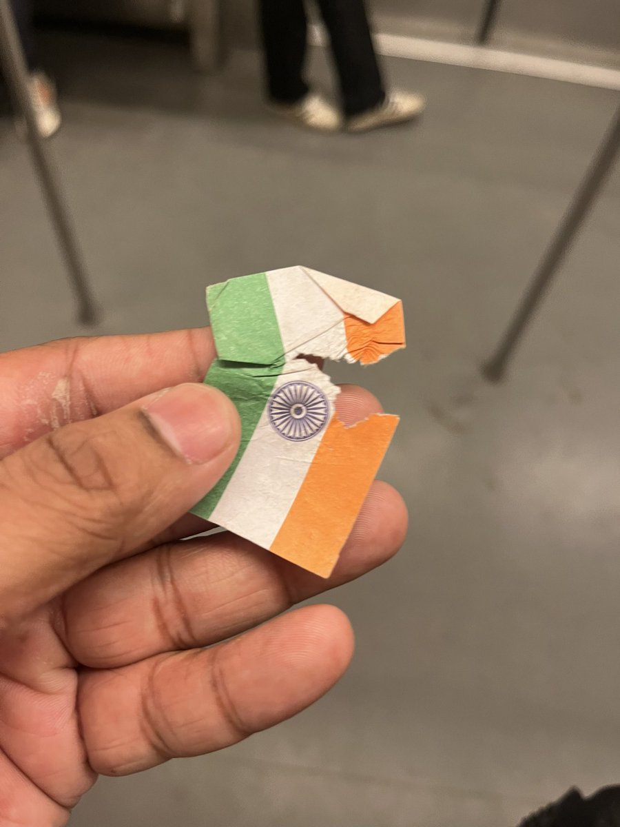 oyeshubhuu's tweet photo. If you can't RESPECT it then don't take it (These flag are given by so called fundraisers roaming on the streets of C.P and N.Delhi Railway Station who ask for money after giving it) Either stop taking the FLAG from them or START Respecting it #India #mycountrymypride #jaihind 🇮🇳 https://t.co/89JMfvMHIC