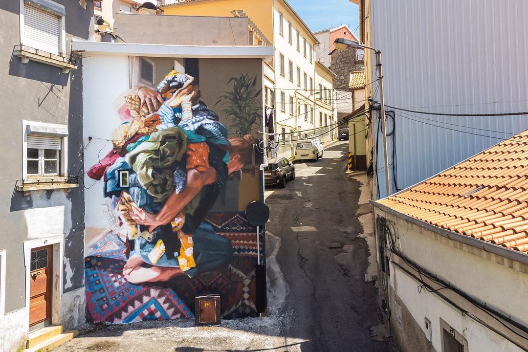 #Streetart by #HelenBur @ #Covilha, Portugal, for #WOOL #CovilhaUrbanArtFestival 
More pics at: barbarapicci.com/2023/07/06/str…
#streetartCovilha #streetartPortugal #Portugalstreetart #arteurbana #urbanart #murals #muralism #contemporaryart #artecontemporanea