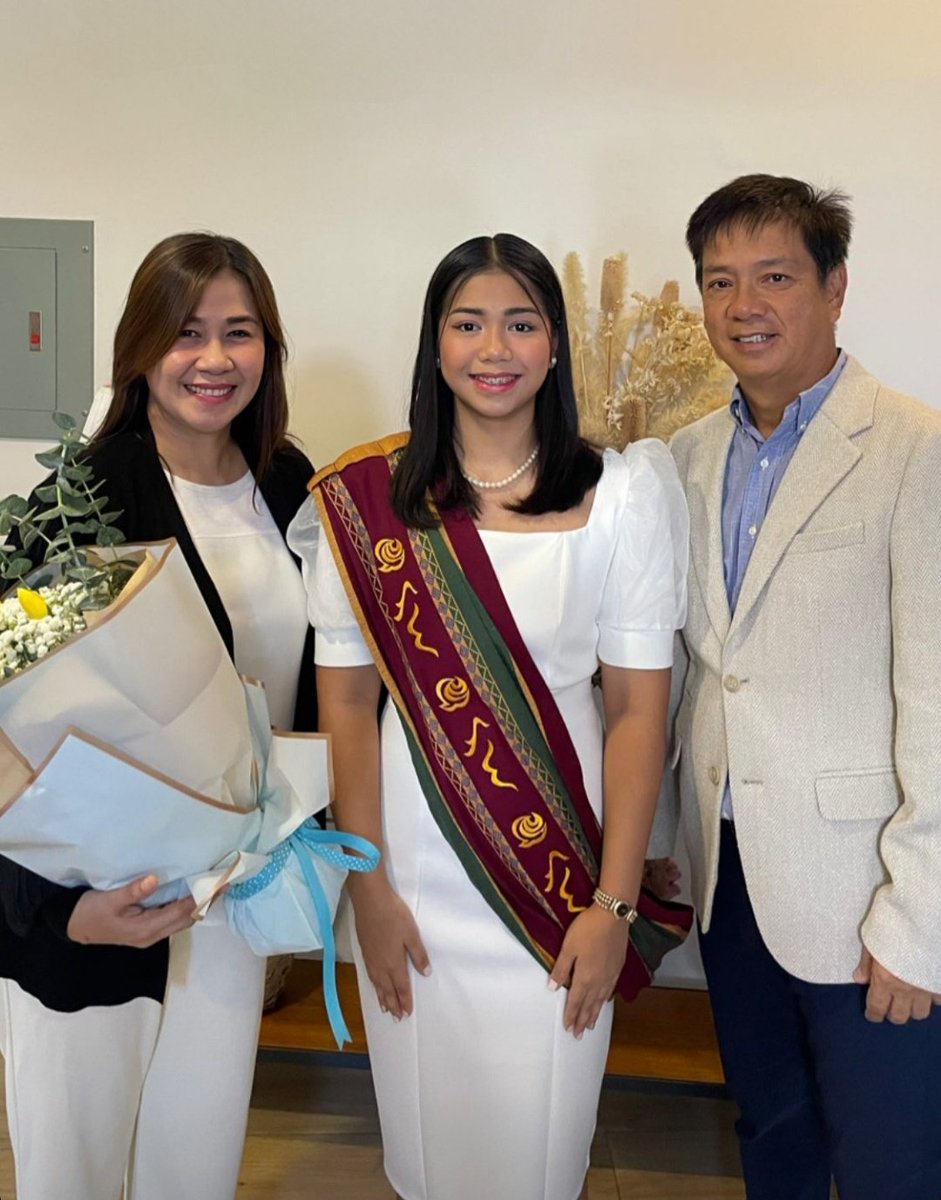 JuliaDelFP's tweet photo. Congratulations on your graduation, Julia! ❤️ Good luck on your college journey 💙 https://t.co/qh4vzPeGcp