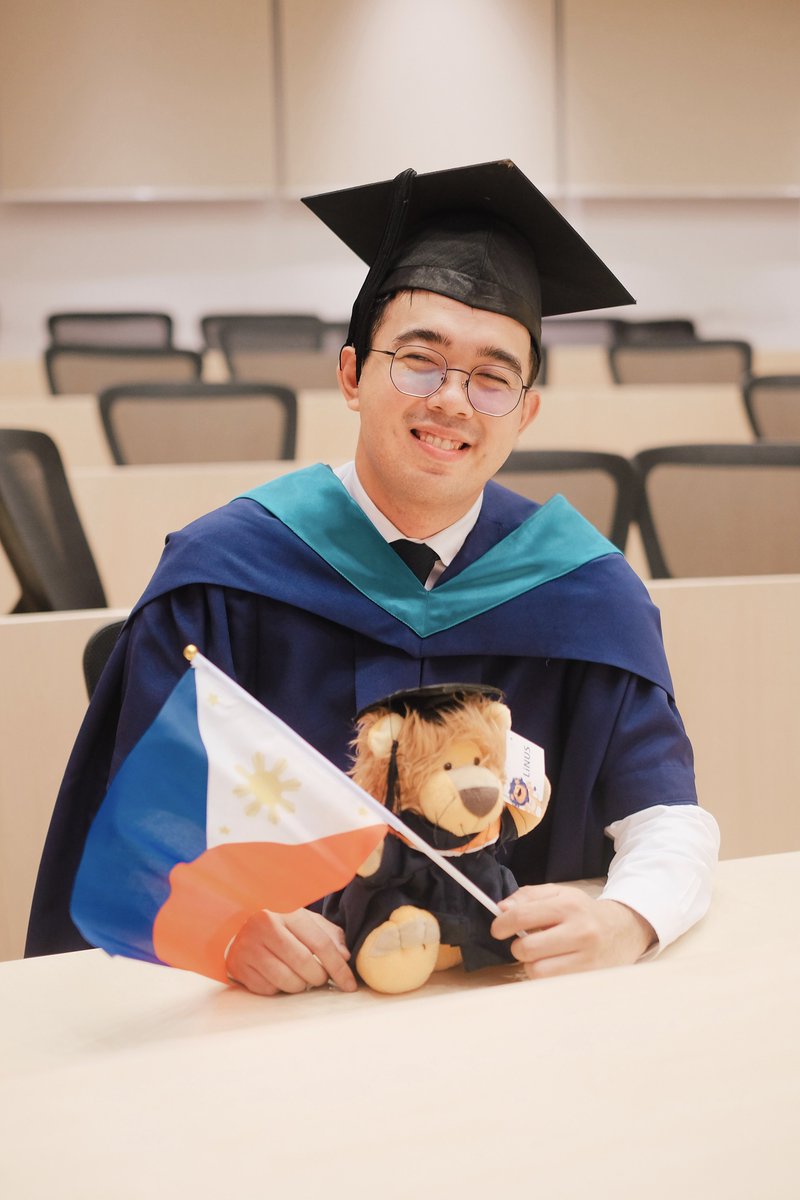 guillyeah's tweet image. Now, it’s official! 

From being just an average student in college, I never thought I’ll make it this far. From just a dream, now I can finally say, I survived Asia’s No. 1 university! Thank you, @NUSingapore @LKYSch! 

🫡🎓