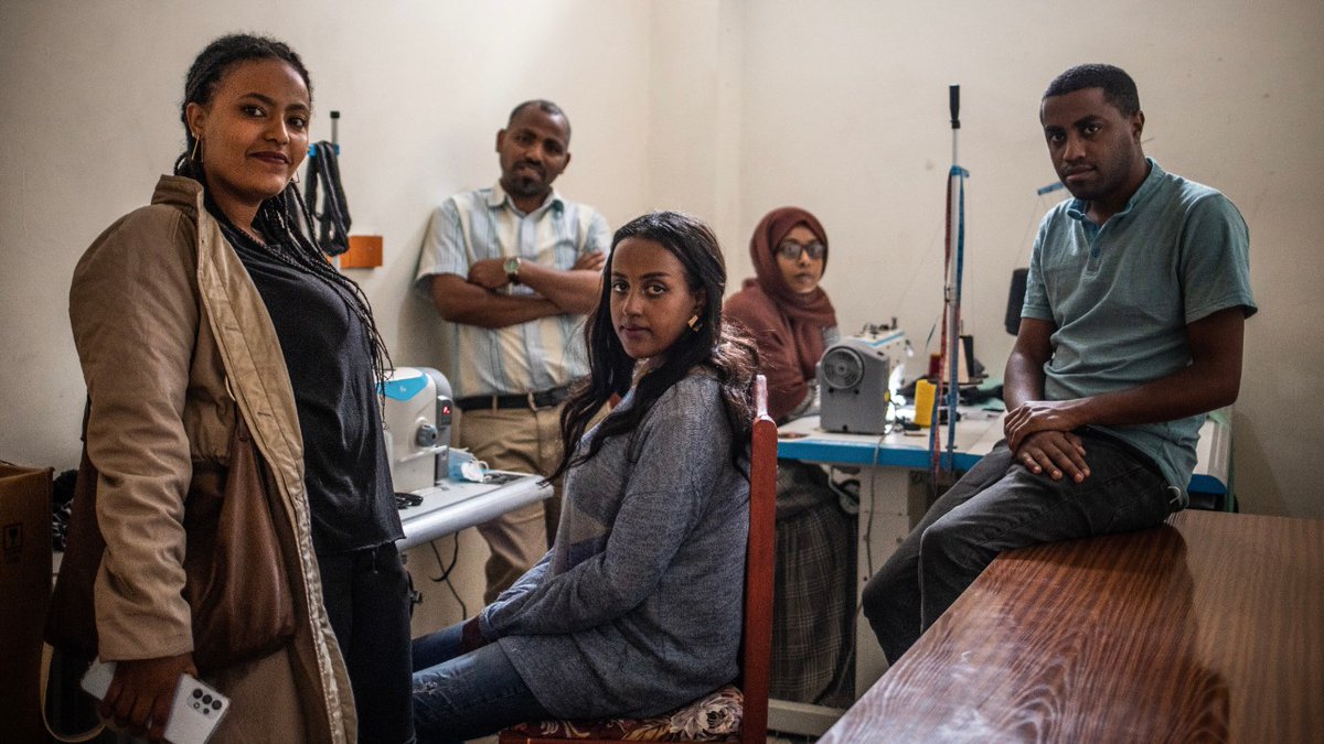 VaticanNews's tweet photo. A network of religious congregations in Ethiopia supported by @GSolidarityFund  signs an agreement with two local banks to provide microcredit to internally displaced persons, returning migrants, and refugees, to help them start their own businesses. @JesuitRefugee  @infoANS_EN https://t.co/KHjmZpD1VK