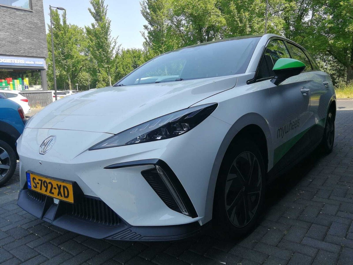 electricfelix's tweet photo. In The Netherlands @my_wheels just added 150 MG4s to their nationwide sharing fleet:
64 kWh Luxury editions included ⚡️⚡️⚡️
Purchasing price at around €36K (although they are probably leasing)
Really hope my dad will find one in his neighborhood soon!
#alwaysbesharing https://t.co/e38z35dH8E