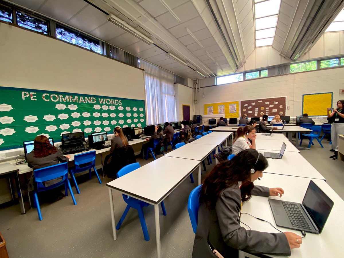 Our first #STEMLikeUs mentor meetings taking place this morning! Students all engaged in conversations about their future careers with their Industry STEM Mentors! 🧬 🧪 👩‍🔬🧑‍🔬