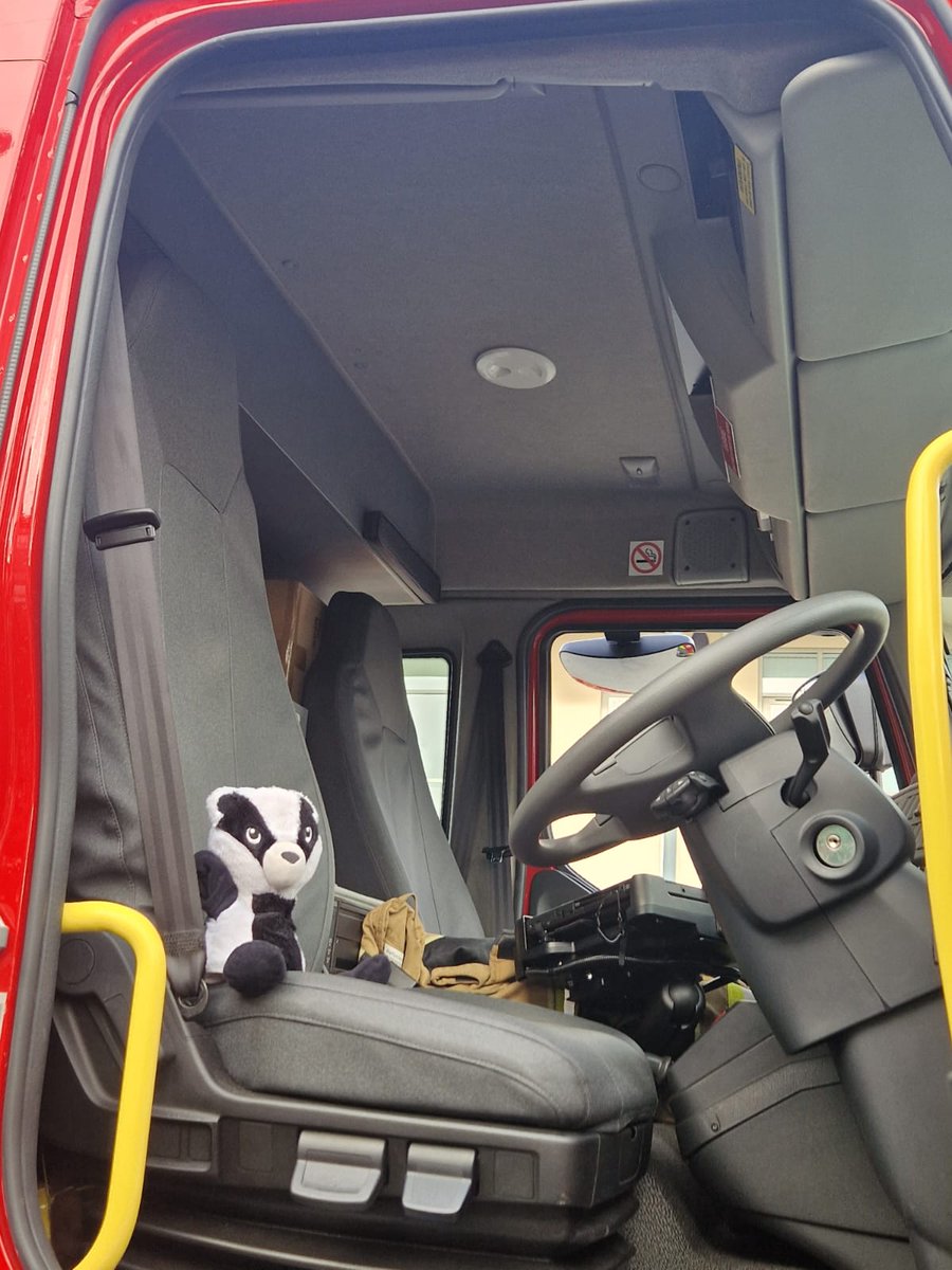 SJACRhyl's tweet photo. Yesterday our Badgers had a visit from @NorthWalesFire 
We got to look around the fire engine, try on the equipment and have a go at the hose.
A really enjoyable visit with lots of fun, so a big thank you to the Abergele Firefighters for taking the time to come and visit us🦡🚒🚑 https://t.co/nac1iQ1OR1