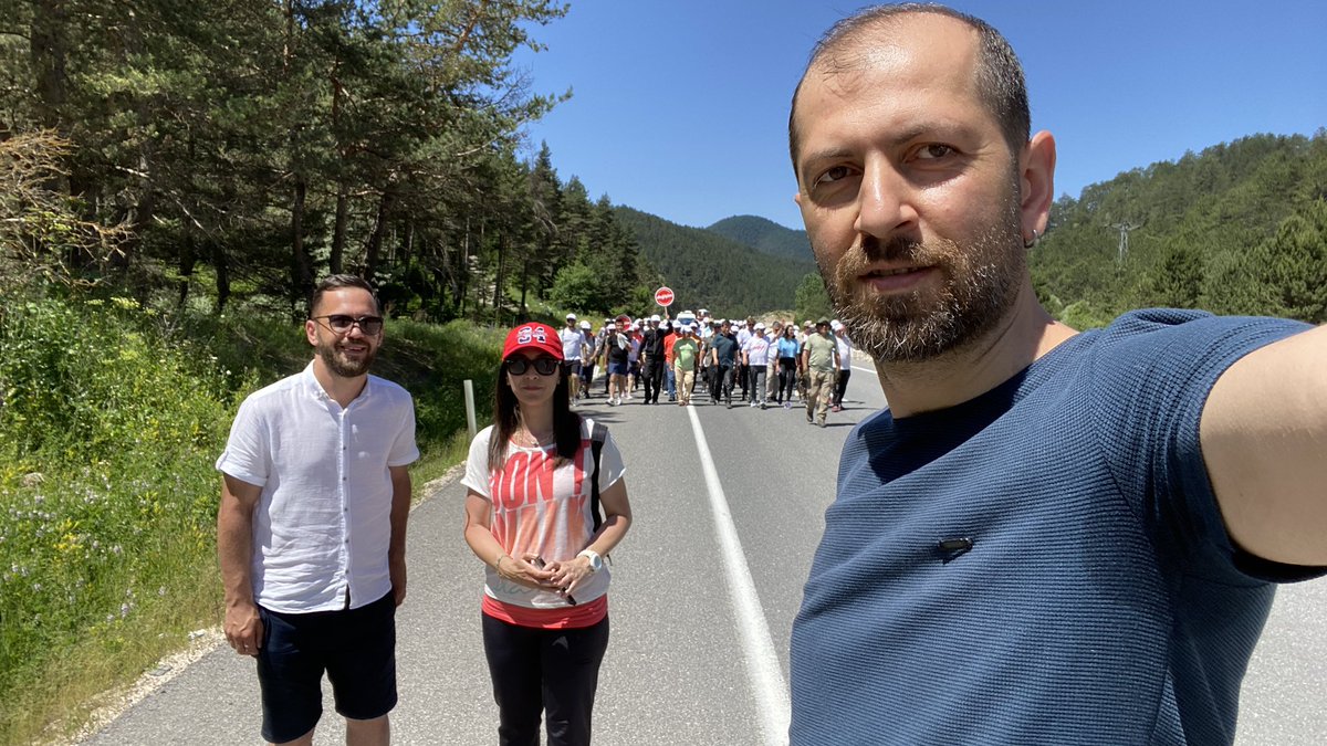 farukcidem's tweet photo. Ben Faruk… Hızır ve Aslı’yla geliyoruz 😅 @kilicdarogluk çayı koy az kaldı @AslAslim @hzr5314 @tanjuozcanchp https://t.co/d6RRzV3kxO