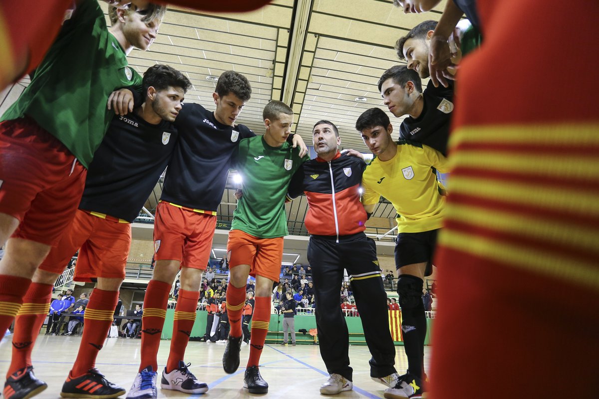 🏅 <a href="/jordigay04/">Jordi Gay Cano</a> tanca una exitosa etapa com a director tècnic de les Seleccions Catalanes de futbol sala

👏🏻 14 temporades
🏆 29 campionats i 13 subcampionats

😊 Gràcies per tant‼️

💪🏻 Molta sort al <a href="/Melistar_FS/">MELISTAR FS - Melilla Ciudad del Deporte</a> ❗️

🔗 fcf.cat/noticia/jordi-…

#LCFS #SeleccionsCatalanesFS