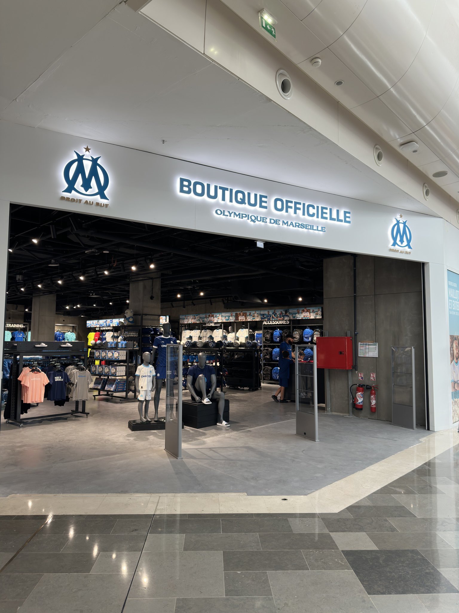FTS on X TeamOM La 4e boutique officielle de l Olympique de Marseille aux Terrasses du Port ouvre ses portes aujourd hui https t tuYIqQwNY3 X
