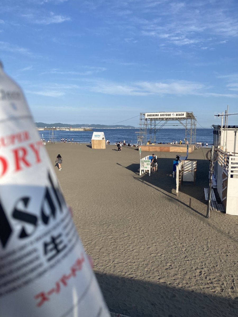 tatakiya's tweet photo. 海で飲んでます。
サイコーです。
帰りたく無くなります。 https://t.co/gttKkDv1go
