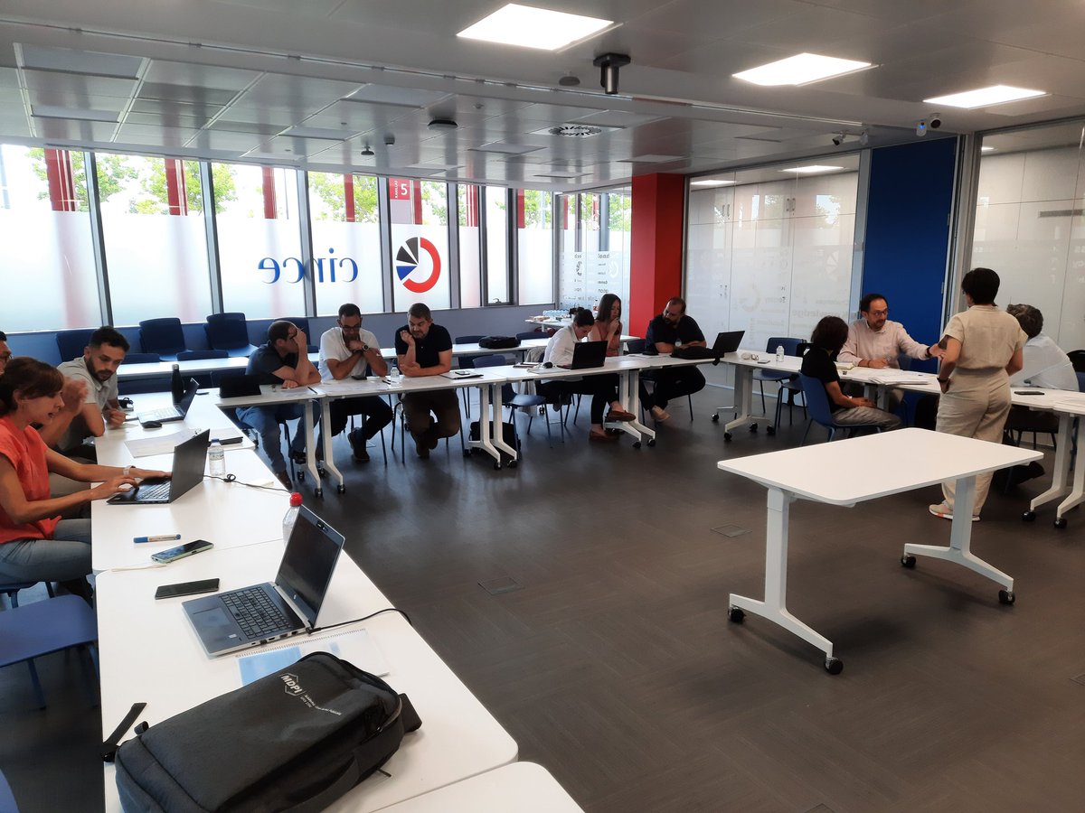 miggar85's tweet photo. Hoy estamos en #Zaragoza trabajando en definir la visión, misión y hoja de ruta del #ClimateNeutralLab que se implementará en la ciudad en el marco del proyecto @neutralpath_eu para trabajar en el horizonte de la #NeutralidadClimática #CitiesMission #MissioninProgress https://t.co/fyCOKPuzez