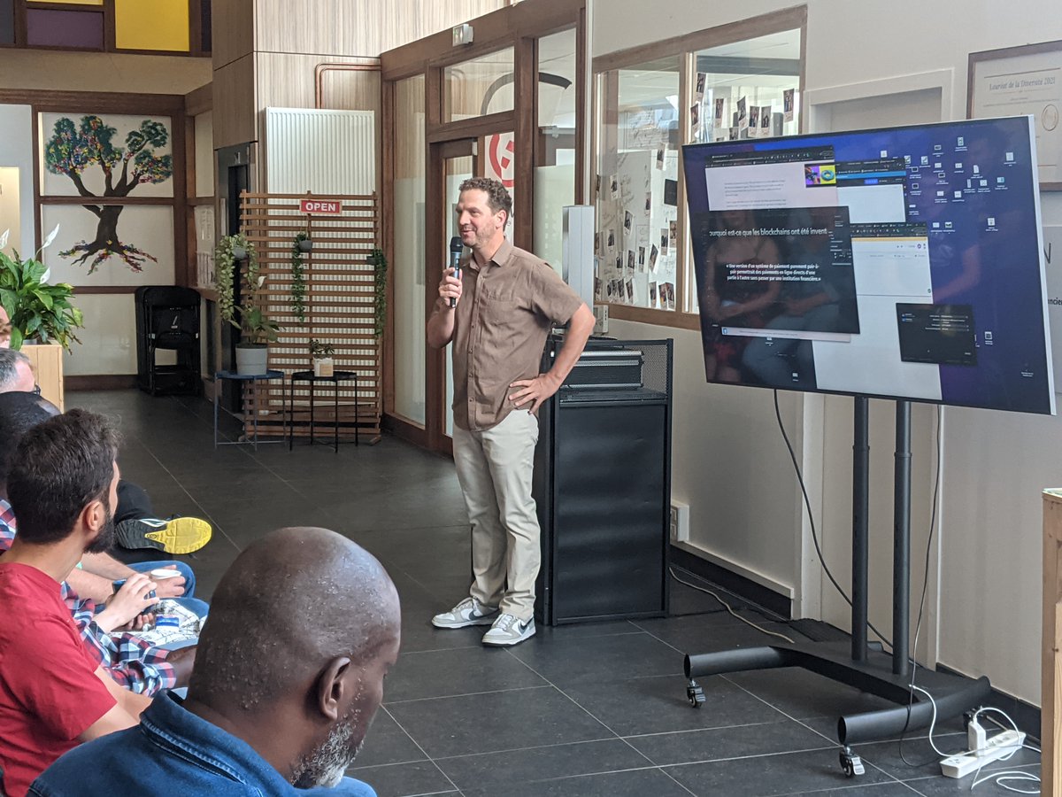 Introduction de la matinée par <a href="/GTrouille/">Guillaume Trouille</a>, DIUT @SimplonHDF . Rappel du rôle de Simplon dans la formation.