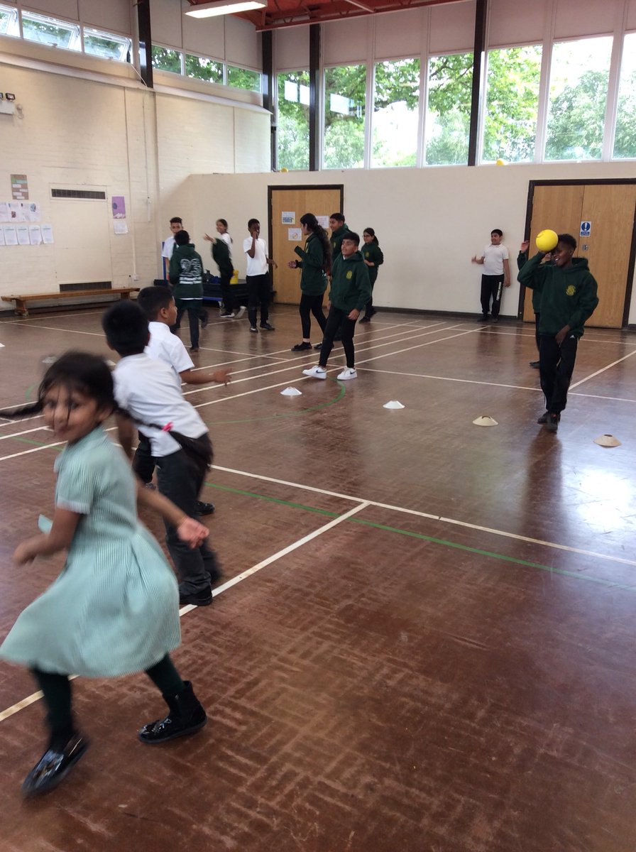 Year 1 loved their PE lesson today with year 6 👏🏻🥅⚽️♥️