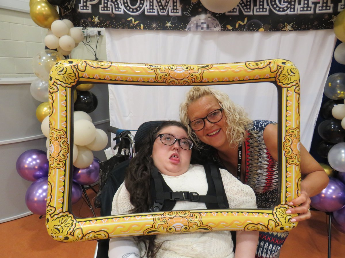 Fairfieldstweet's tweet photo. Today was an emotional day as we said goodbye to our Year 14's. We loved the Leavers' Celebrations 🎉🎉 We will miss you all lots!! All the best for the future! https://t.co/8eJVGD2Inm