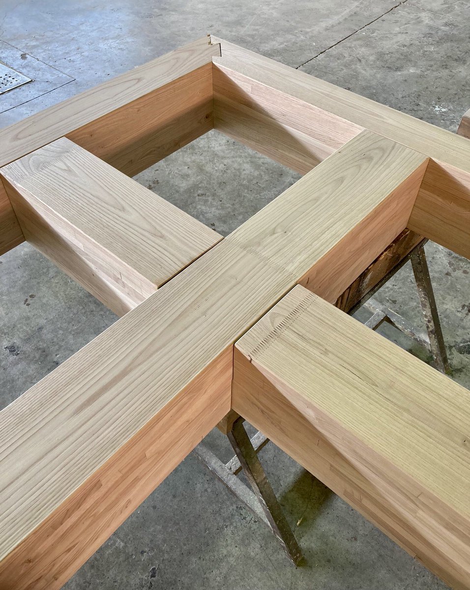 trcestructuras's tweet photo. Mecanizado de #vigas de #maderalaminada de #castaño para #marquesinas de grandes dimensiones listas para su envío a #ibiza 🚢
#trcestructurasdemadera #trc #trcestructuras #estructurasdemadera #estructuramaderalaminada #madera #ingenieria #arquitectura #pergolas #maderaexterior https://t.co/KuGJqbm40A