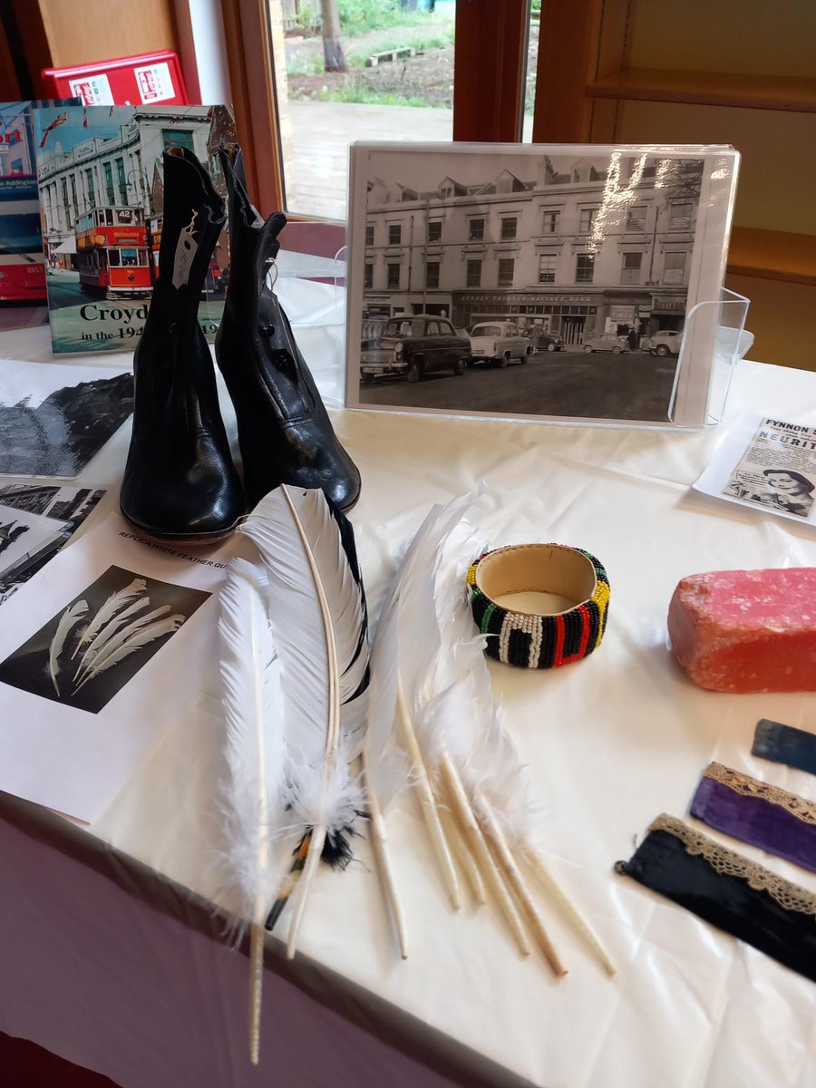 culturecroydon's tweet photo. As part of #ConstableVisits at Thornton Heath Library, we welcomed @age_uk's art group to view The Cornfield from @NationalGalley’s collection and explore objects from @MuseumOfCroydon to explore memories of home.
📅 on until 9 July
https://t.co/ZT0pIGQ2Cq 👈 More https://t.co/Dw6wsmo1vz