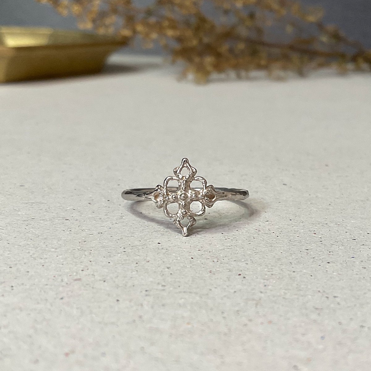 hata1987's tweet photo. ・Cervical Spine Cross ring (sv925)
#jewelry #ring #pendant #silver #gold #bone #anatomy #silverjewelry #antique #ringsofinstagram #silverring #silverjewelry #sculpture
https://t.co/v1RV8QXods https://t.co/2evfrPqsjc