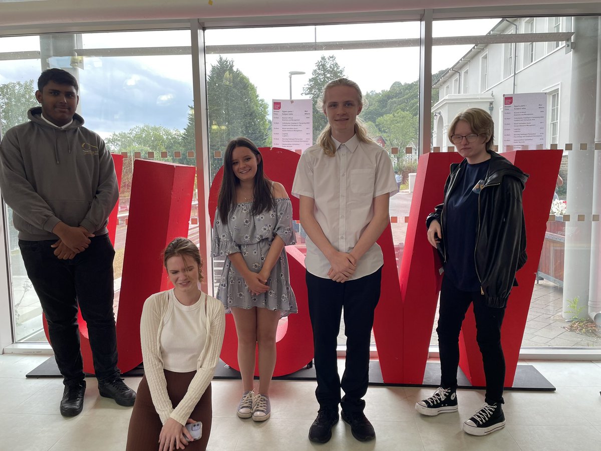 An informative Psychology taster day <a href="/USWPsych/">Psychology @ USW</a> today, learning about Poverty in Wales, Lie Detection &amp; testing the lab equipment. Thank you for our invitation! 🧠