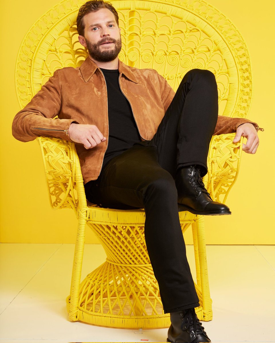 Happy Thursday 💛  #TBThursday #JamieDornan