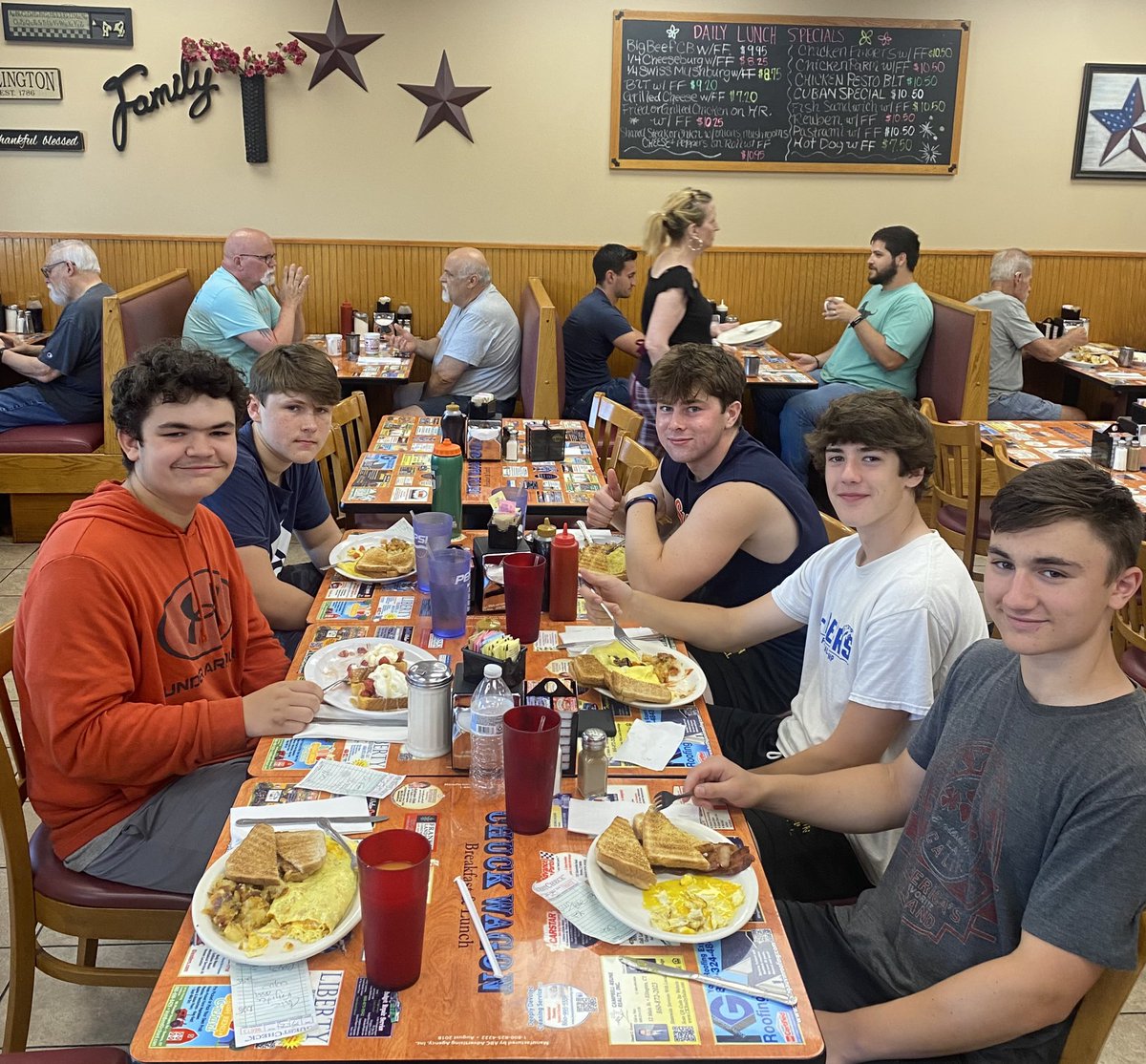 Our 2023 Battle of the Knights Off-Season Champions earned the right to pick their teammates’ conditioning activity and to celebrate over a Chuck Wagon breakfast this morning. #AlwaysEarned #NeverGiven #cthsfb