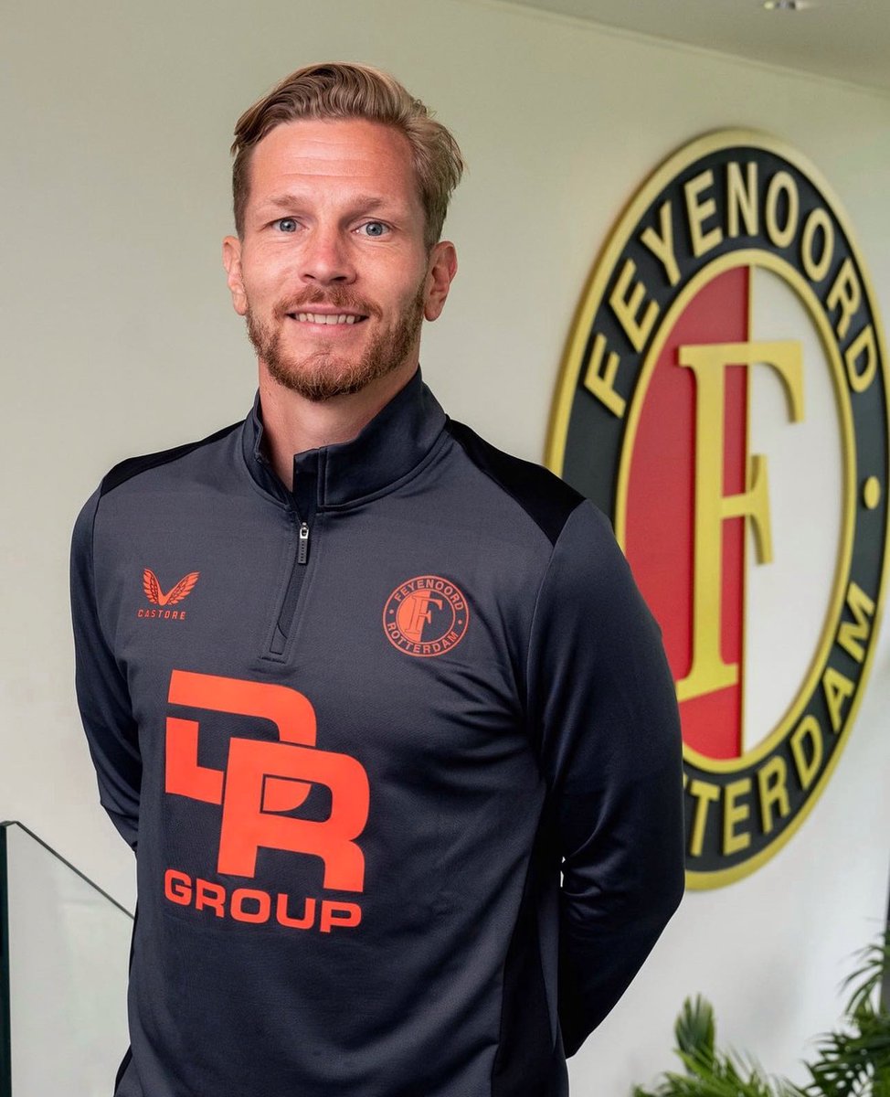 eetuikola's tweet photo. Jyri Nieminen, @Feyenoord 🇳🇱
Jarkko Tuomisto, @ogcnice 🇫🇷
Ville Hulkkonen, @KaljuFC 🇪🇪
Jani Viander, @BrentfordFC 🏴󠁧󠁢󠁥󠁮󠁧󠁿
Tuomas Peltonen, @QFA U23 🇶🇦

Suomalaiset maalivahtivalmentajat menevät kuumille kiville ulkomailla. Upea nähdä! 🇫🇮🧤🔥 https://t.co/zydVUvPetK