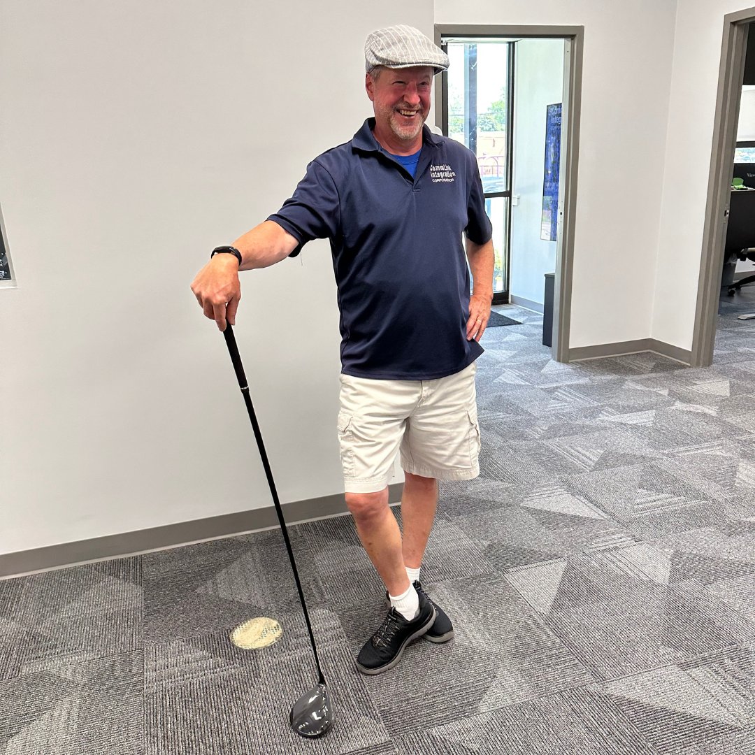CommLinkCorp's tweet image. Congratulations to our Director of Field Operations, Bob Fischer, on his 25th anniversary with CommLink. To celebrate, we got him a brand-spanking new driver. Thank you, Bob!