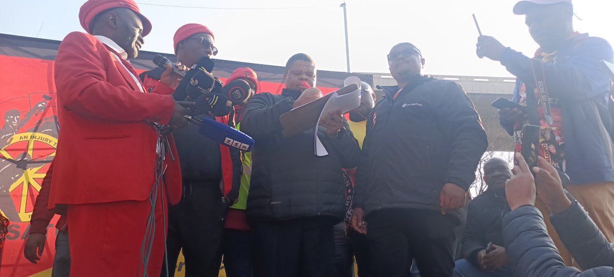 ThandoMaguds's tweet photo. Memorandum signed and received by government departments...#sabcnews https://t.co/Fq55GPQ7HE