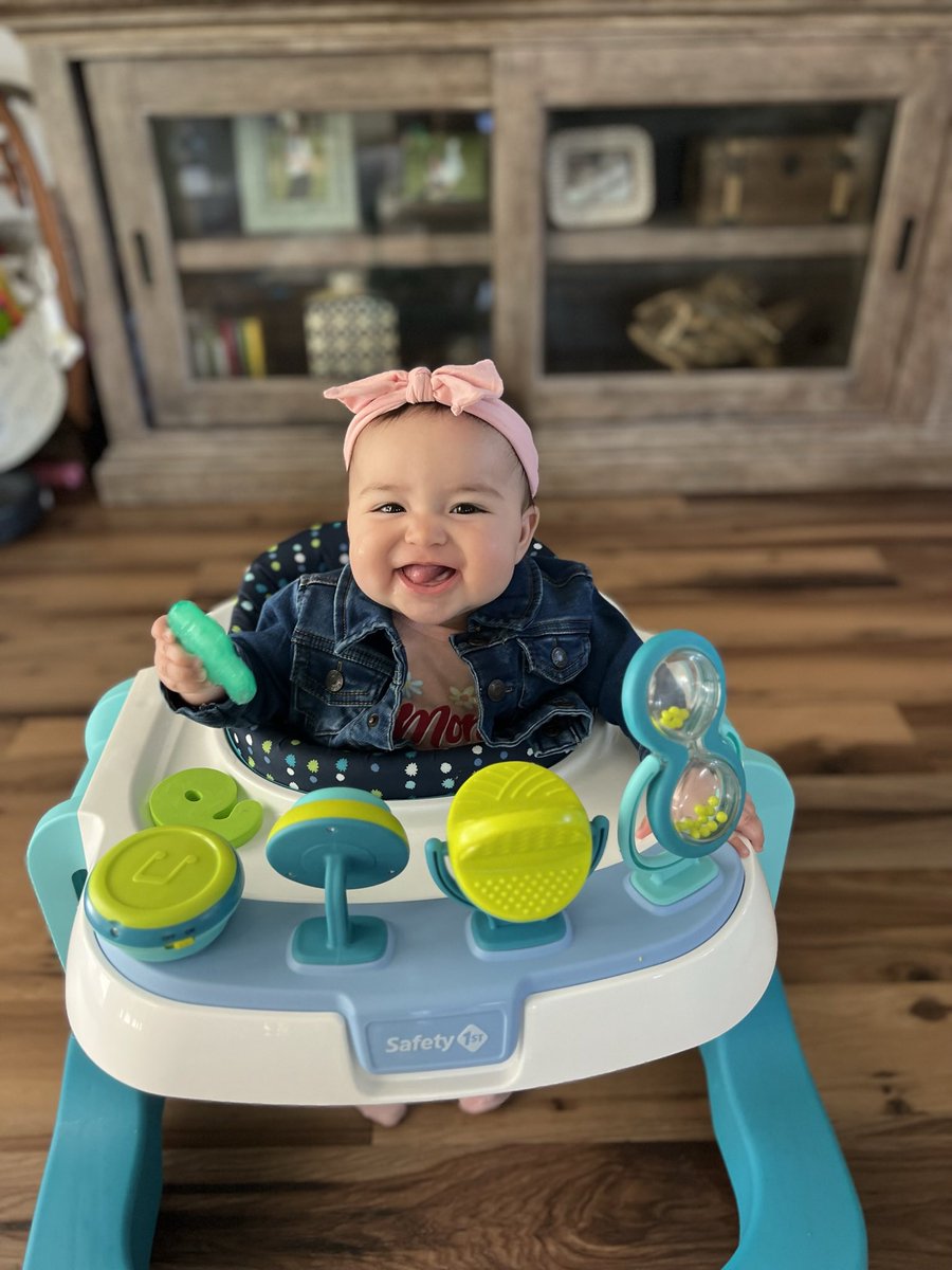 Haskinsssss's tweet photo. couple pictures of my girl cause she's getting so big 🥺❤️ https://t.co/hNDKNoNHAI