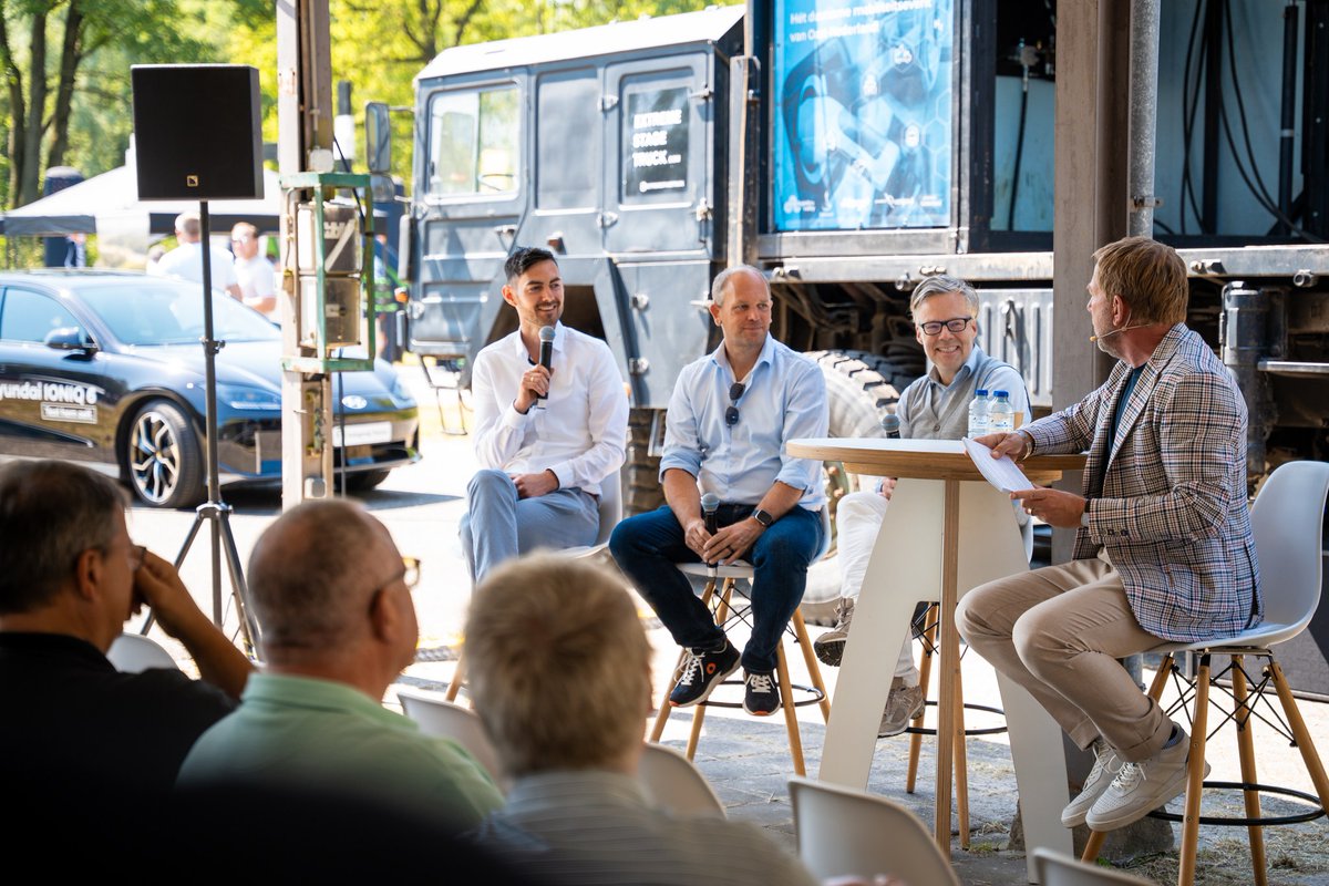 Space53official's tweet image. Terugblik op 𝗠𝗢𝗩𝗘 𝗘𝗔𝗦𝗧: hét duurzame mobiliteitsevent van Oost-Nederland! Op 16 en 17 juni stond @TechnologyBaseT vol met duurzame vervoersmiddelen van nu en van de toekomst. Hoe dat er uit zag, zie je in deze aftermovie: bit.ly/3NAexAi. Beelden: @Oostnlnl