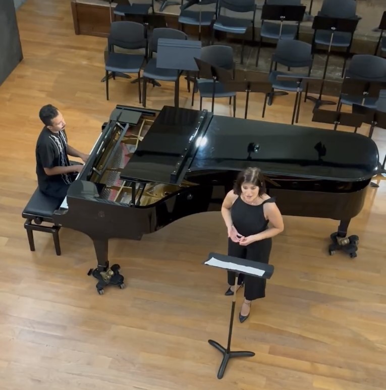 CasaAmerica1's tweet photo. Domani  7/7 h 16 al Conservatorio Paganini #Genova 🎶Diario di un pianista sull'Oceano 🎶 di Isaías Flores Lugo, narratore e pianista accompagnato dal mezzosoprano Sofia Ferrari #CentroStudiColombiano @ComunediGenova @RegLiguria 👉https://t.co/v3UgmsyDtn https://t.co/HdkpPLSqBJ
