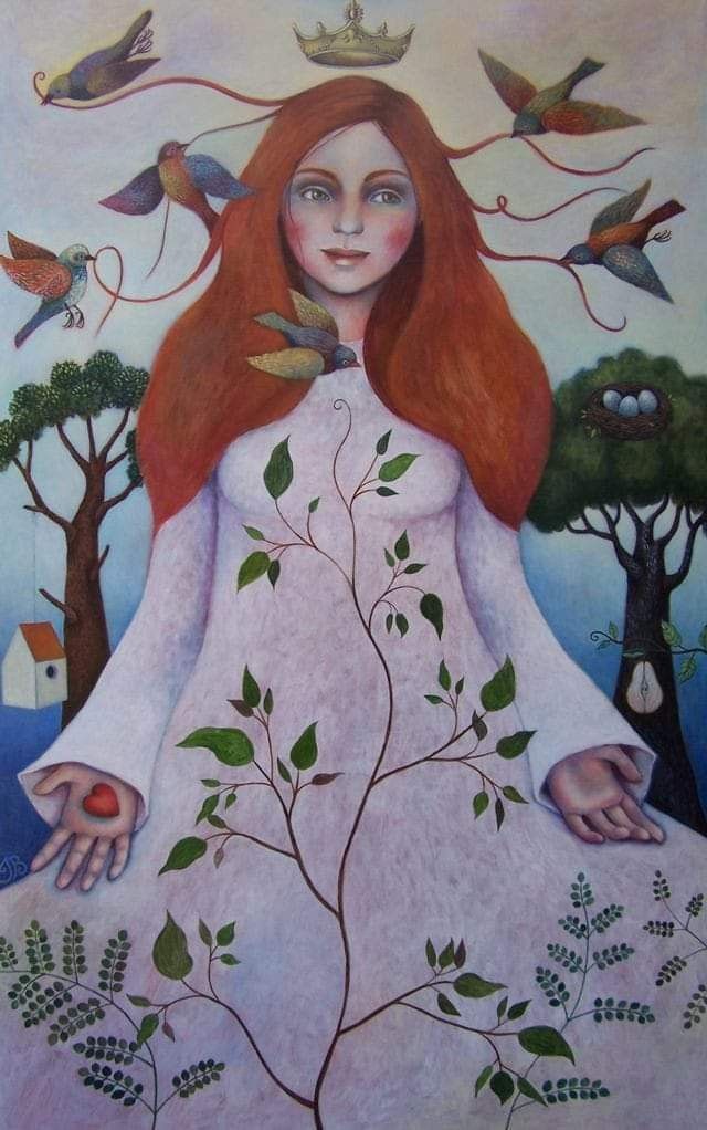 Bir kuş uçtu göğsümden
Küçücük bir kuş.
Nefesini duydum derinden, sonra,
sonra kanat çırpışını

Uçtukça büyüdü, büyüdü,
Simurg oldu uzaklaştıkça
Bilgeliğe kanat çırpan 

Ben küçük bir kız çocuğu

Artık biliyorum;
yaralarından doğuyor insan,
ve ölüyor yaralarından

Ayşe Dikici