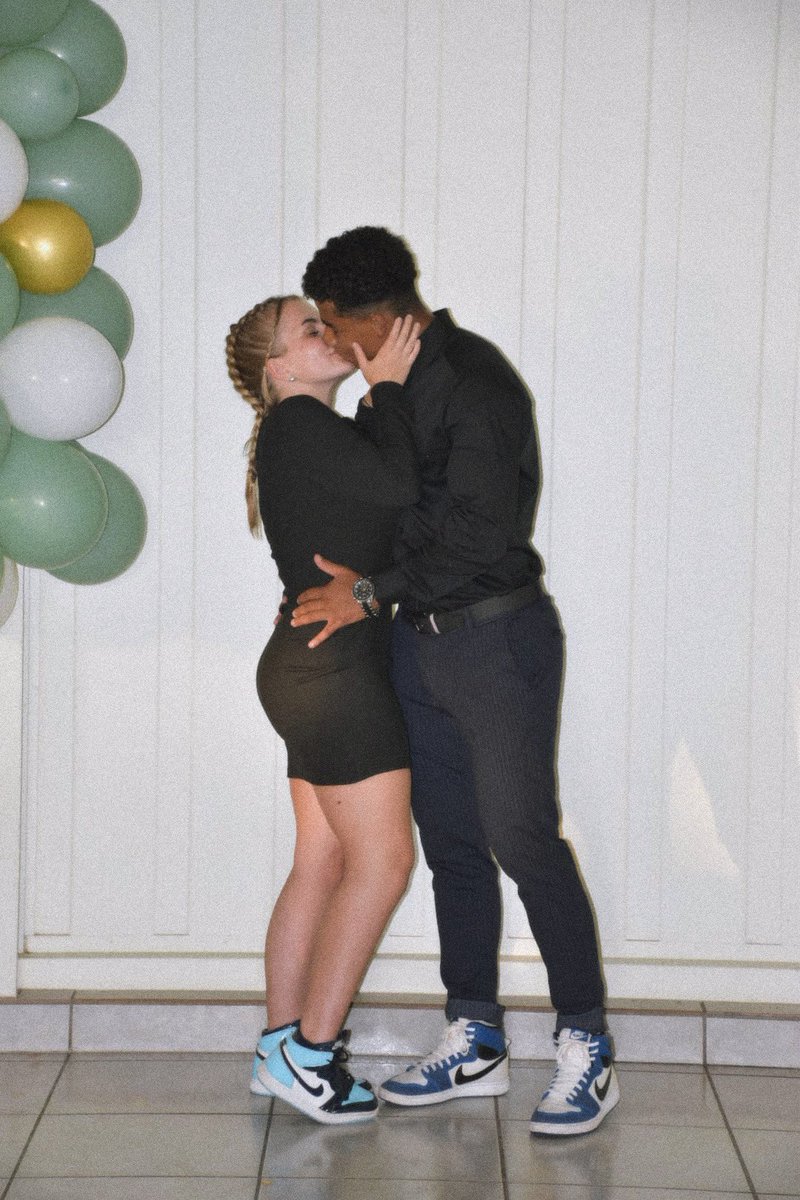 Vanessamber__'s tweet photo. A picture of the prom night from my boyfriend.
It was a beautiful night!
How do you guys like it?
#prom #promcouple #Jordan https://t.co/tMGoDIvyyO